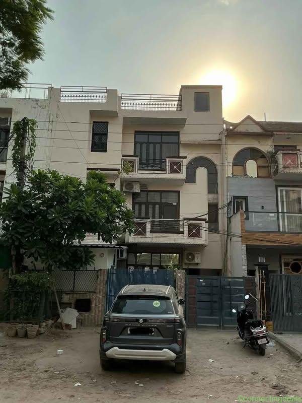 4 Beds 2 Baths – Apartment