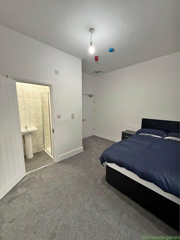 4 beds 4 bathrooms – House