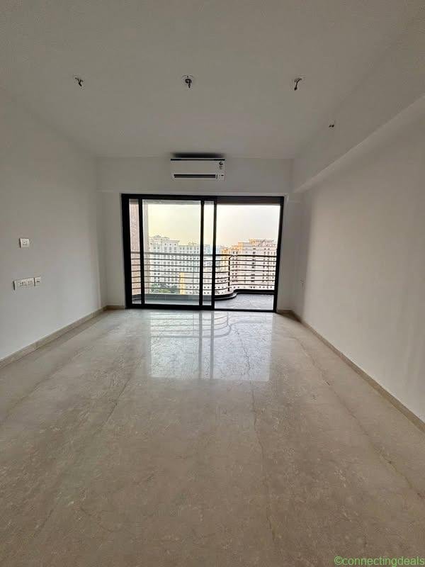 4 beds 4 baths Flat