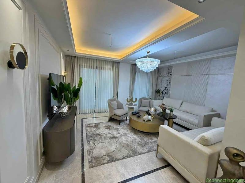4 Beds 4 Baths – House