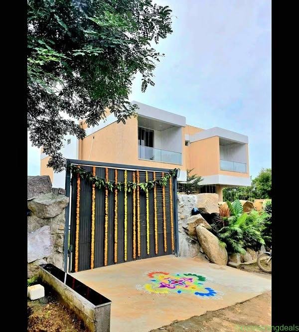 4 Beds 4 Baths – Townhouse