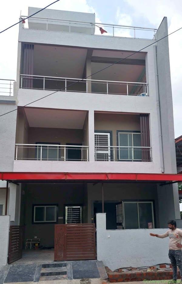 4 Beds 5 Baths – House