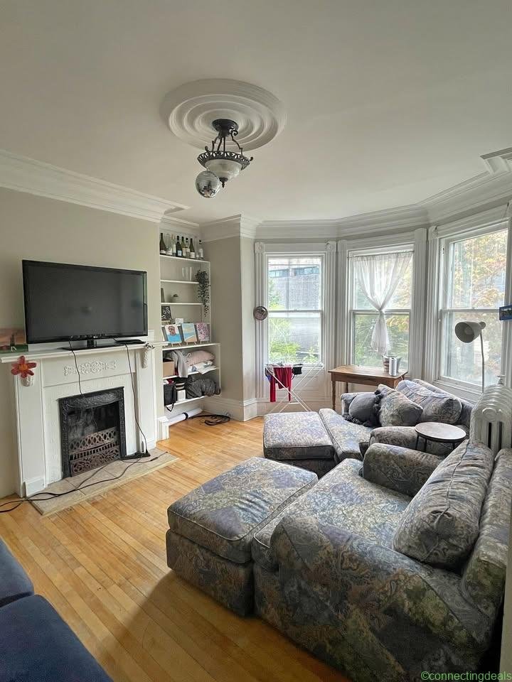 5 beds 1.5 baths Flat