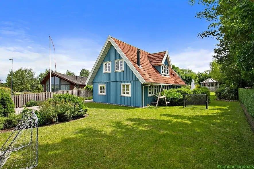 5 Beds 3 Baths House