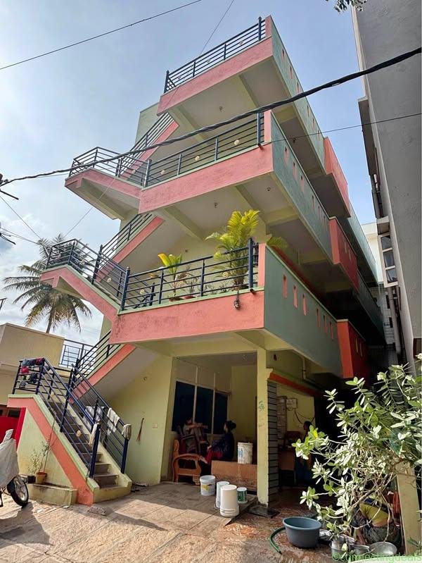 5 beds 7 bathrooms – House