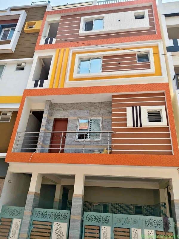8 Beds 8 Baths – Townhouse