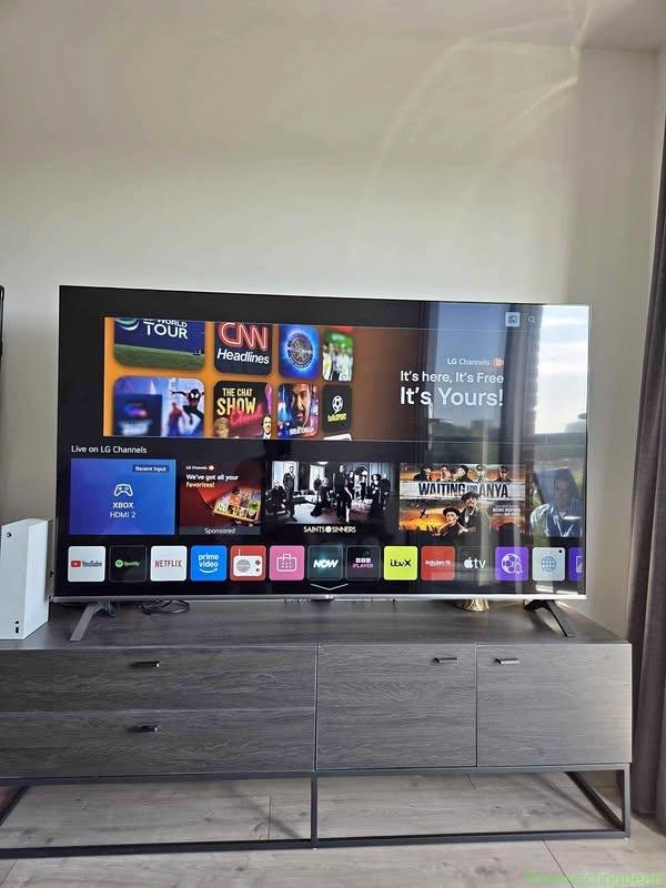 80″ LG TV