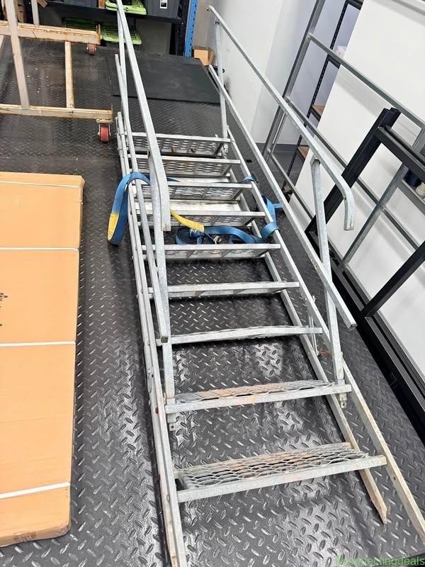 Adjustable staircase