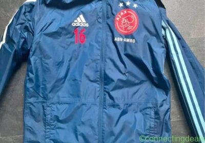 Ajax regenjas in Amsterdam
