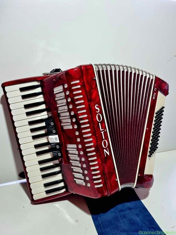 Akordeon Solton 72 basy wraz z kufrem