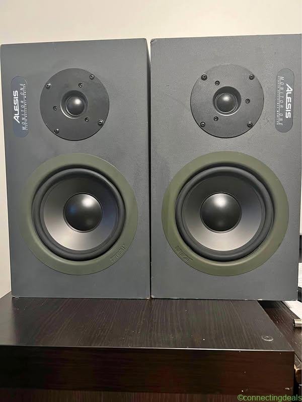 Alesis Monitor One studio monitors