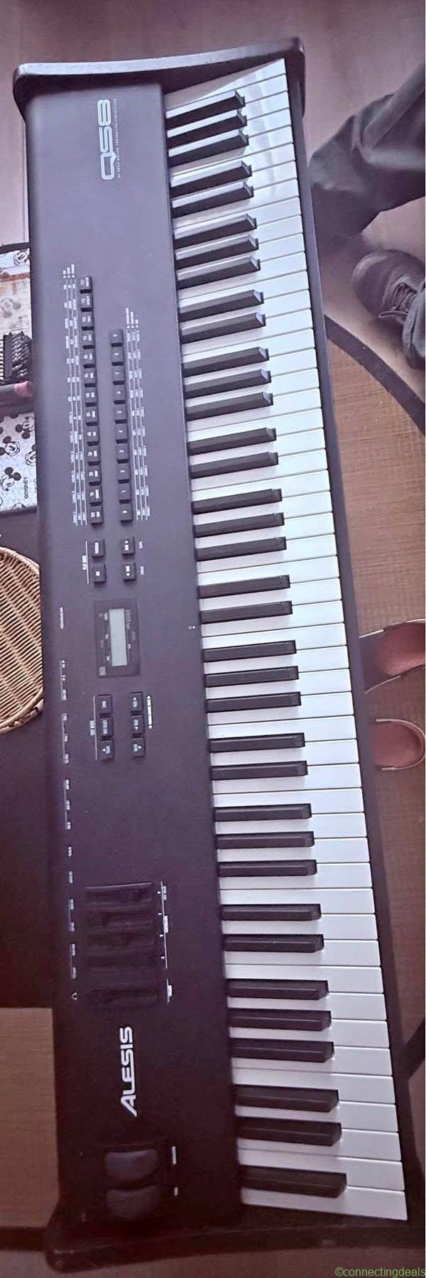 Alesis QS8 88 Key Keyboard Piano 64 Voice