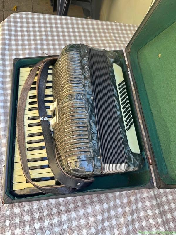 Alte Akkordeon 60 Bass