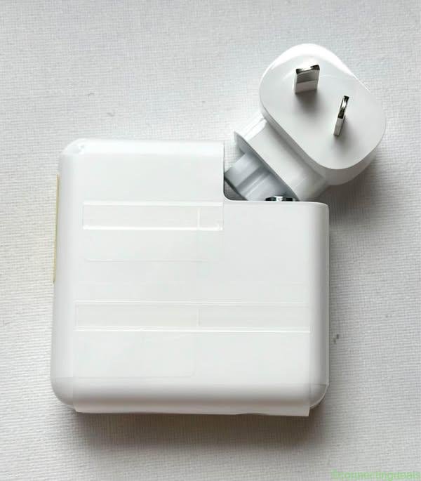 apple 61w usb-c power adapter