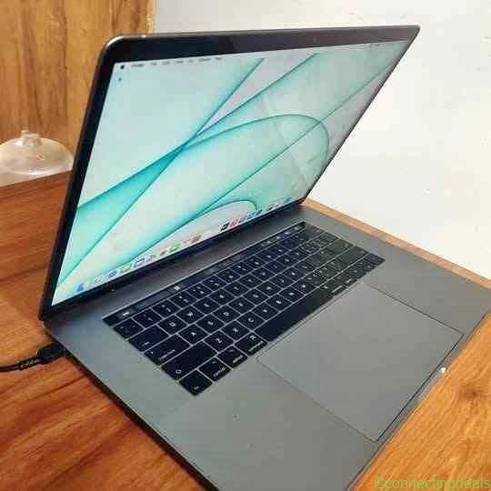 Apple MacBook Pro (15-inch 2017) Touch Bar A1707