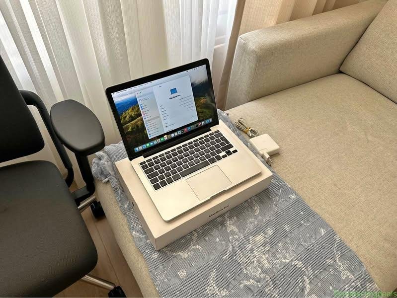 Apple MacBook pro – new macos, Core i5, 8GB RAM