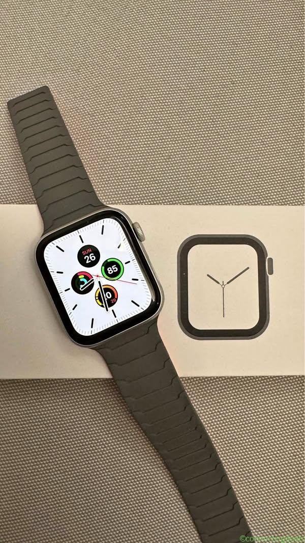 Apple Watch Series 6 44mm Silber Aluminum
