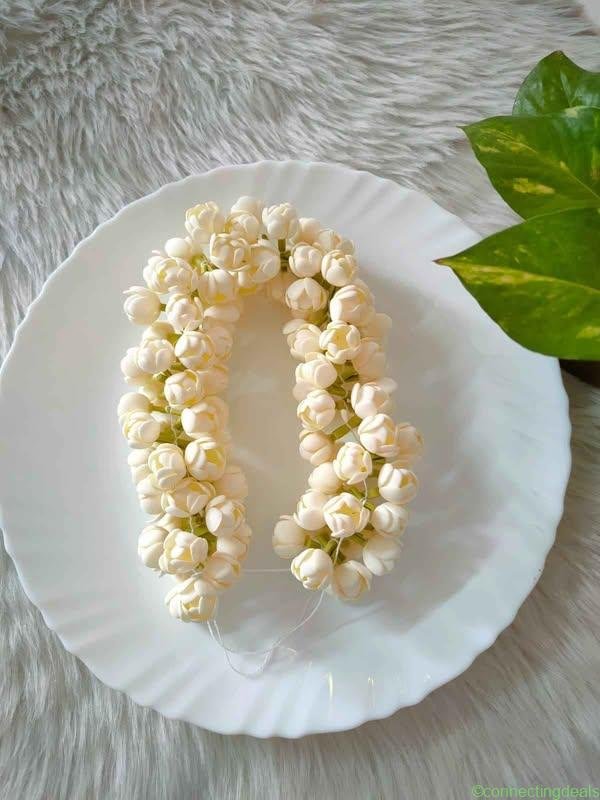 Artificial jasmin bloomed strings