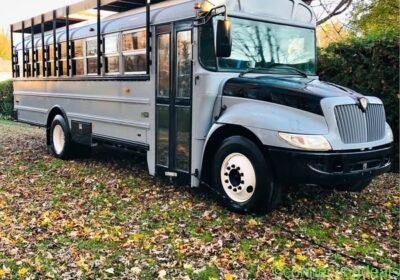 Free ad: Autobus converti Plaqué VR in Montreal. Autobus converti Plaqué VR in Montreal