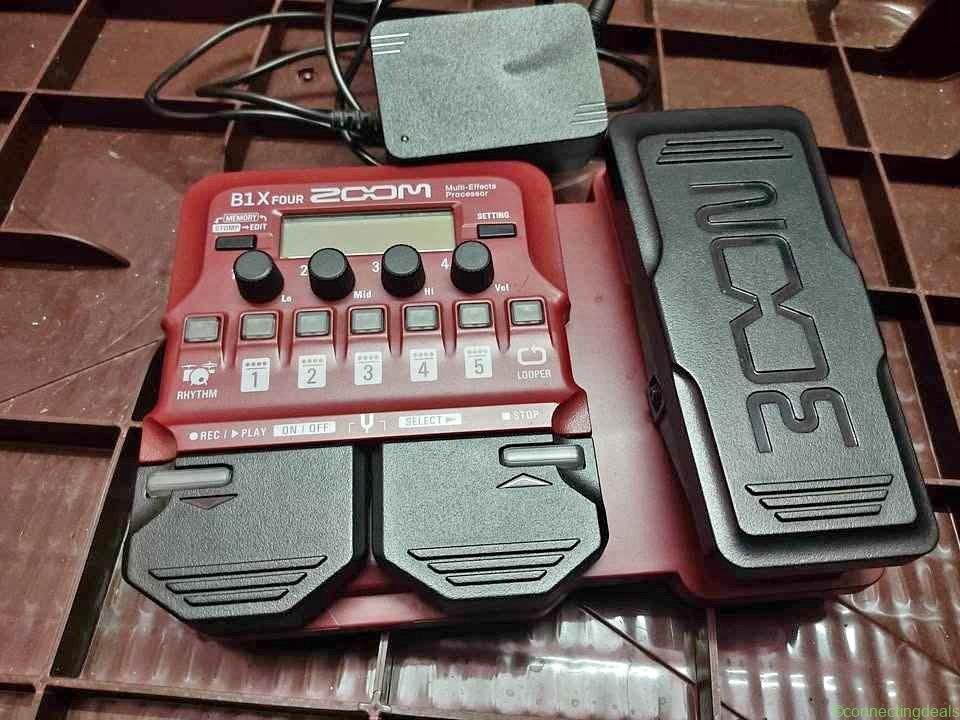 Bass guitar pedel.