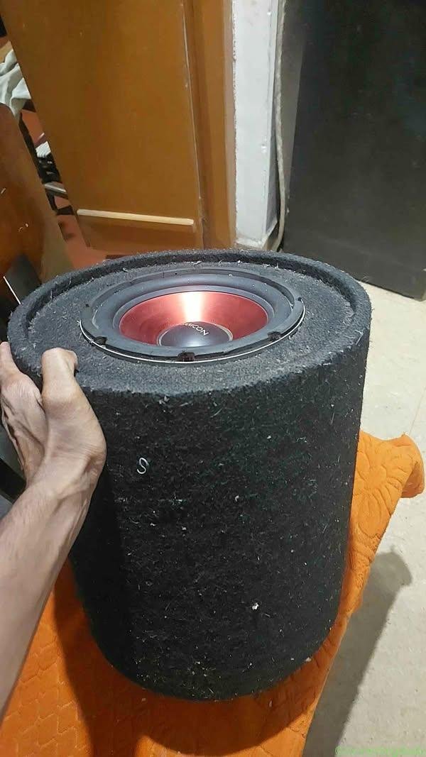 Bass tube with free sub