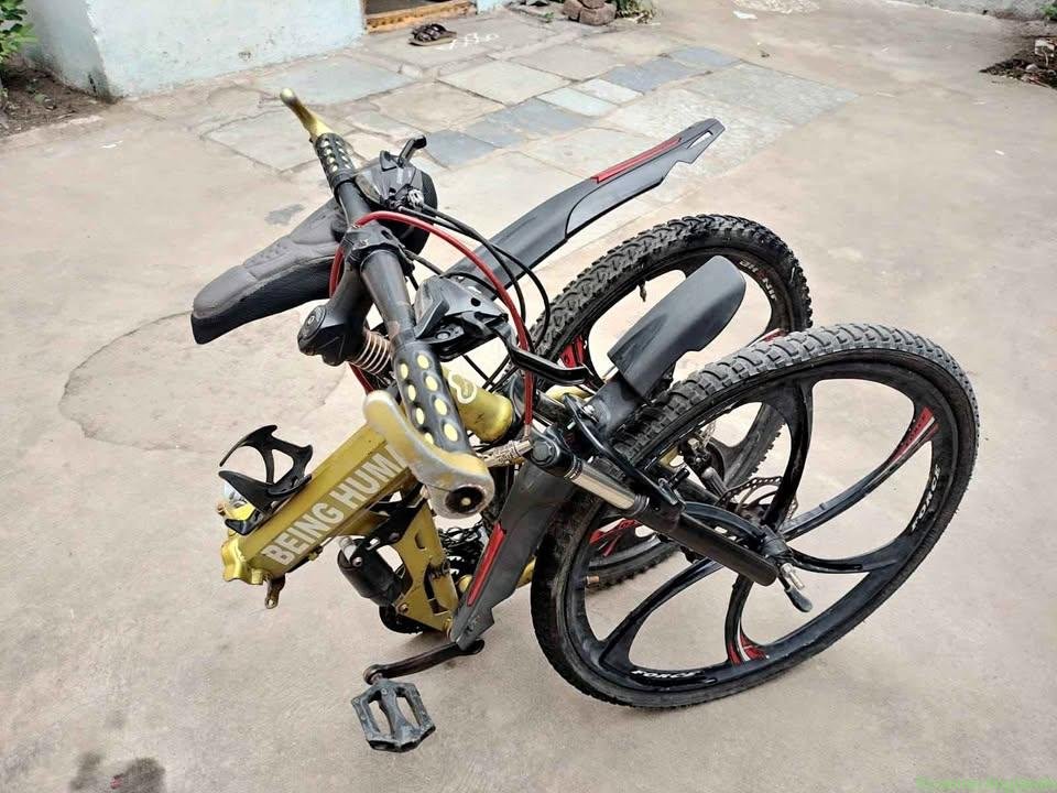 “Being human” foldable cycle,7 gear “shimano”