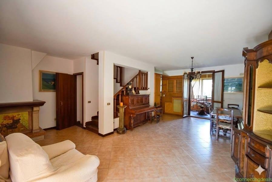 BESURICA – VILLA A SCHIERA – 3 CAMERE