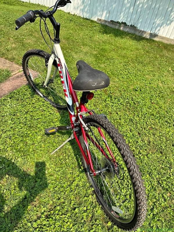 Bicycle – TREK Ladies’ 26″ 800 Sport Mountain Bike