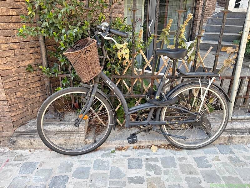B’Twin / Elops city bike with basket
