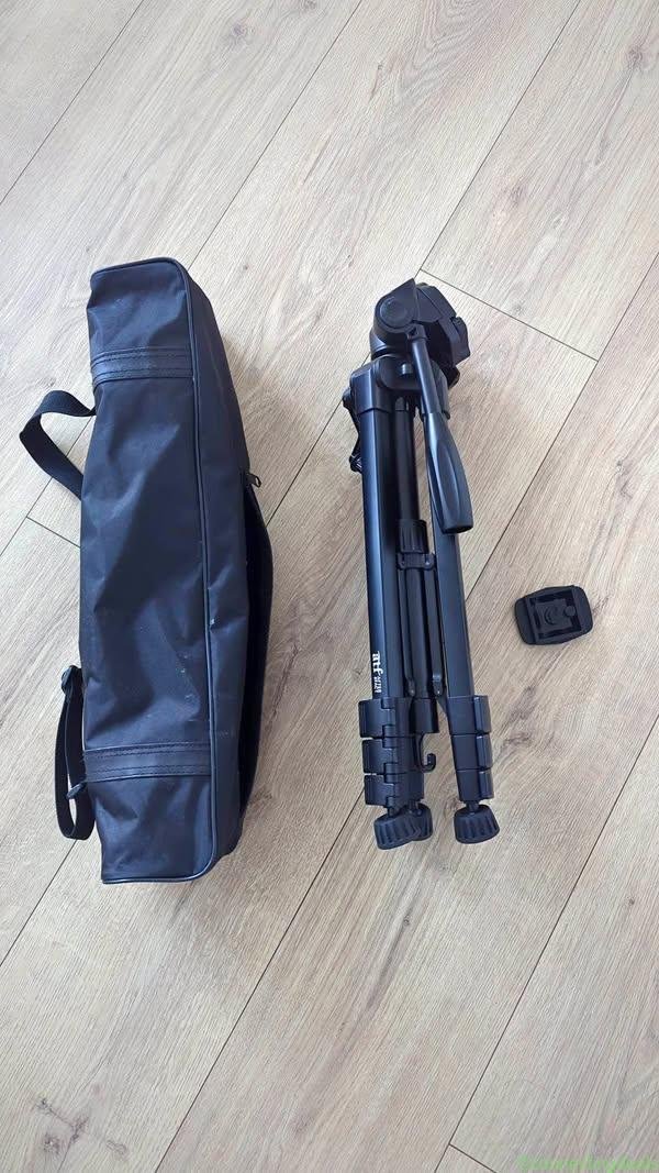 Camera tripod
