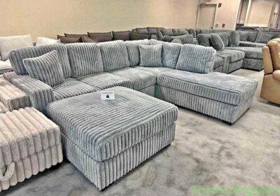 Free ad: Canapé 6 places en velours côtelé gris avec pouf in Montreal. Canapé 6 places en velours côtelé gris avec pouf in Montreal