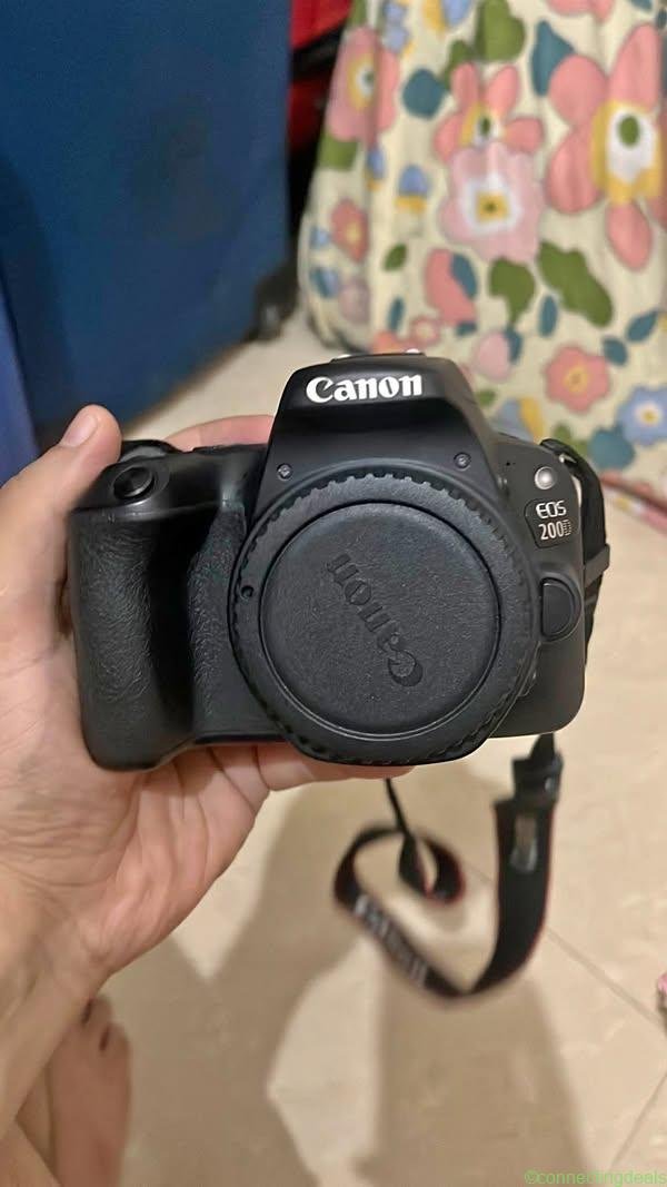 Canon EOS 200D DSLR + 18-55mm & 55-250mm Lenses