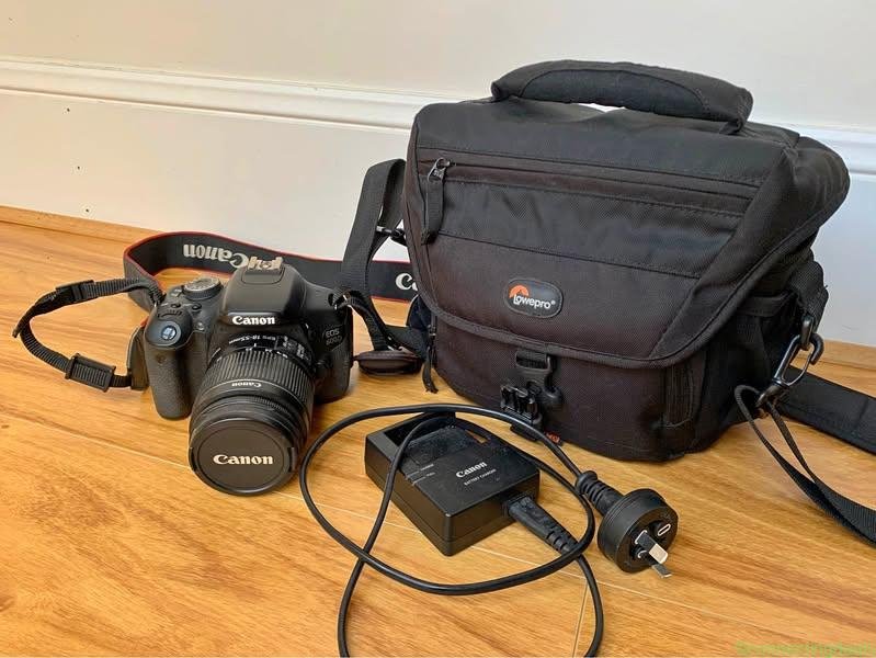 Canon EOS 600D DSLR camera w/ EFS 18-55mm zoom
