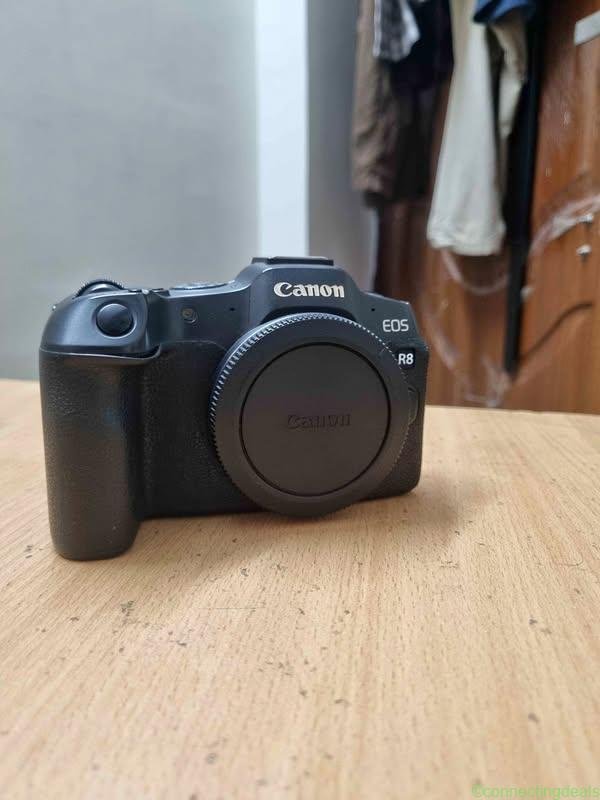 Canon EOS r8