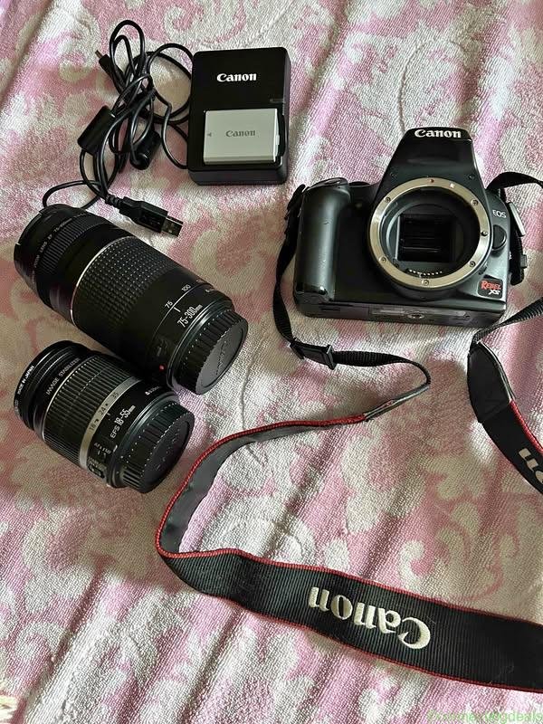 Canon EOS Rebel XS DSLR Camera Kit – Excellent