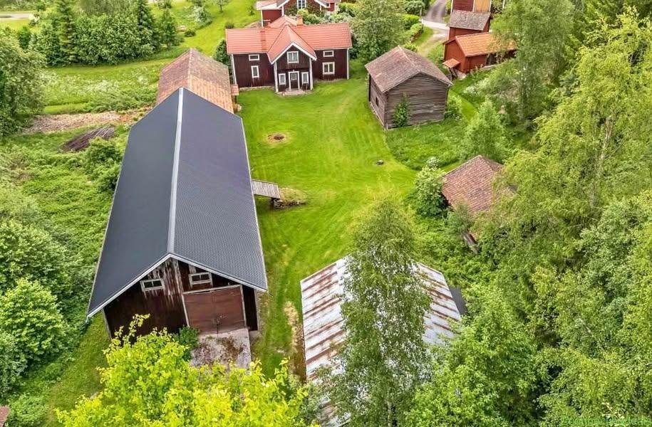 Charmig gård med stor utvecklingspotential!