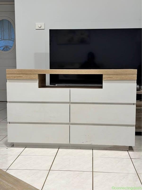 Chest of drawers
