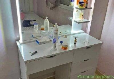 Free ad: Coiffeuse hollywood avec miroir Mdf18 in Casablanca. Coiffeuse hollywood avec miroir Mdf18 in Casablanca