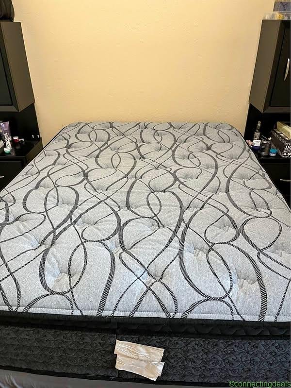 Colchón, bed Queen size Ashley Furniture