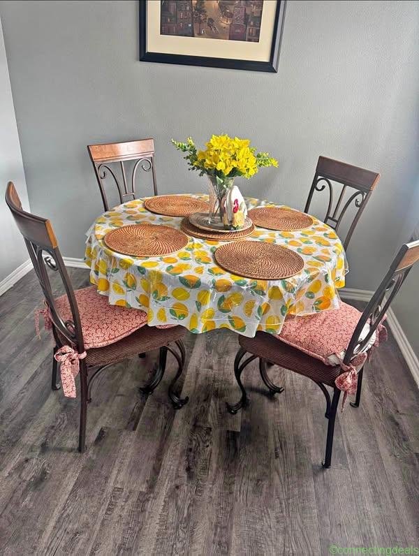 Comedor Mesa con 4 sillas