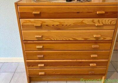 Free ad: Commode pin in Marseille. Commode pin in Marseille