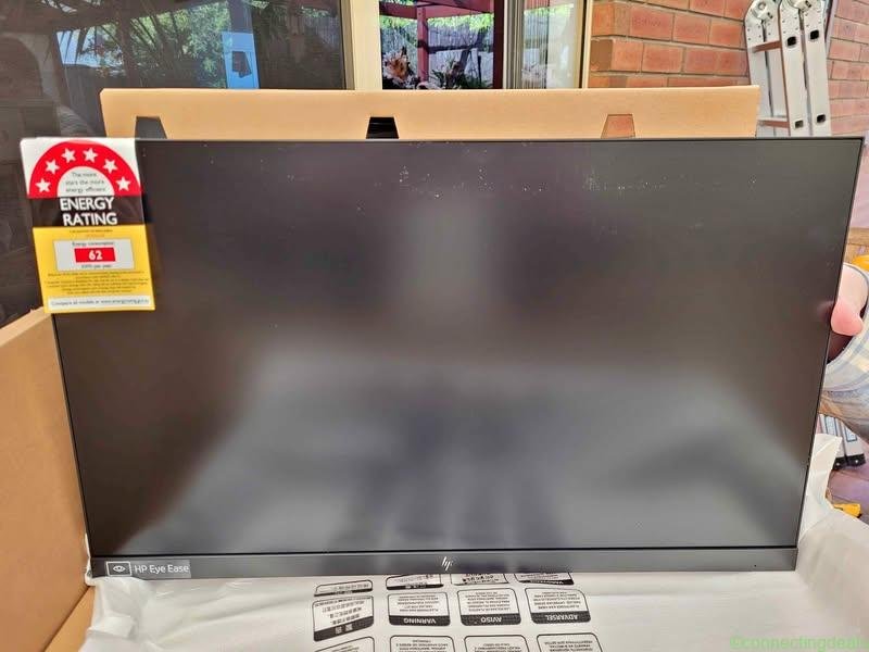 Computer monitors and power hubs