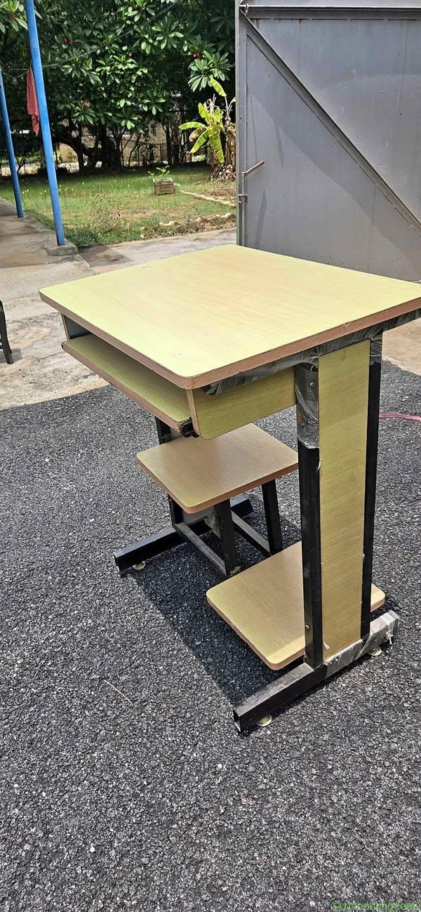Computer table