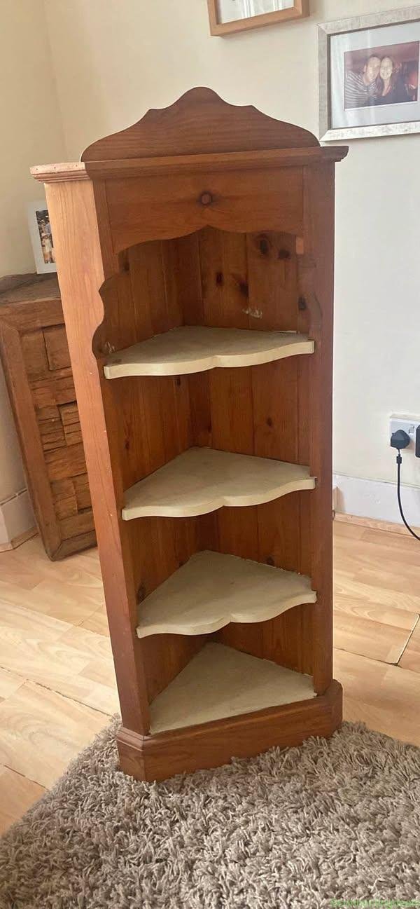 Corner shelf