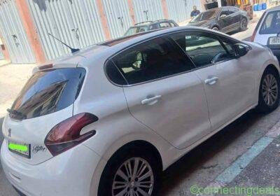 عندي 208 ديالي موديل 2019 كلم 124 بنوات جداد in Casablanca