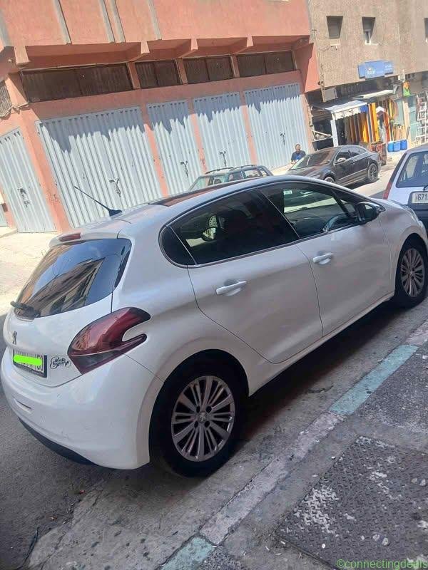 عندي 208 ديالي موديل 2019 كلم 124 بنوات جداد