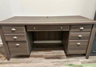 Free ad: Desk in Jacksonville. Desk in Jacksonville