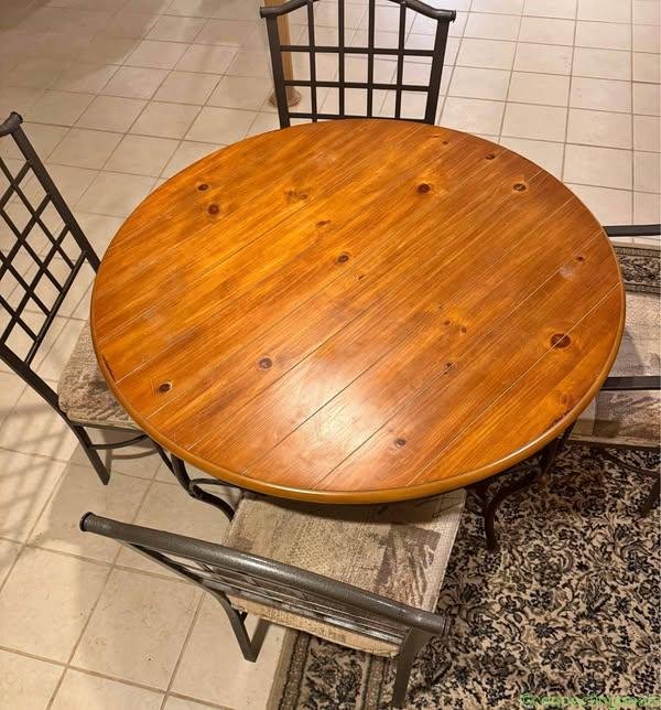 Dining set – Maple wood round table and 4 chairs