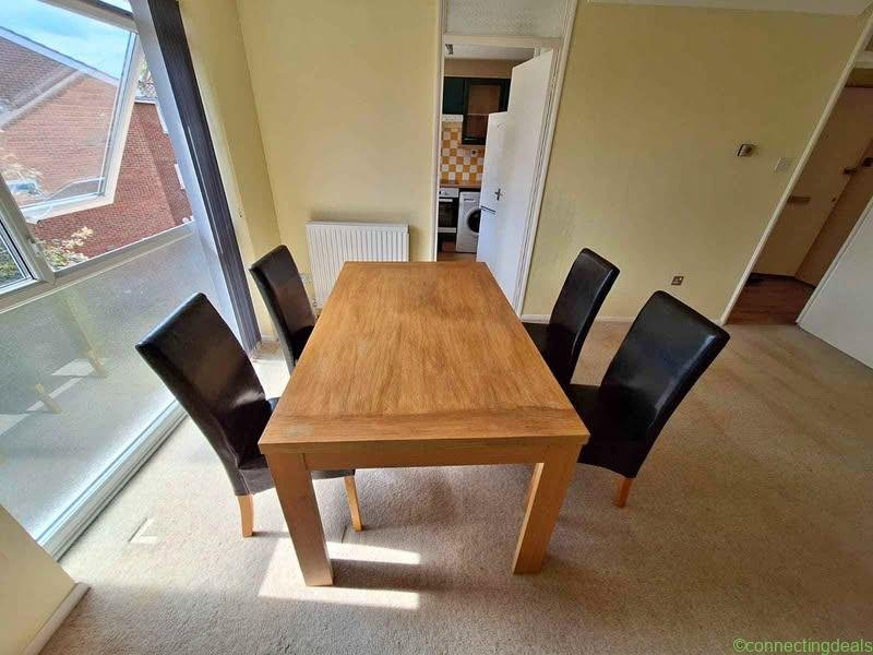 Dining table and 4 chairs
