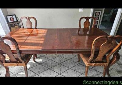 Free ad: Dining table and chairs in Indianapolis. Dining table and chairs in Indianapolis